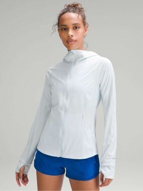 Lululemon Mist Over Windbreaker
Powder Blue